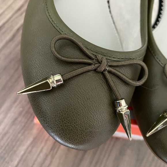 COPY - Sam Edelman Circus olive green ballet flats with a bow and spikes at the… - Picture 9 of 9